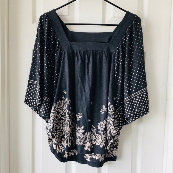 American Eagle Outfitters Tops - Gray & Cream Floral Pullover Top